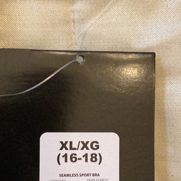 Sold elsewhere Seamless sport bra green color brand new size XL (16-18) - Picture 8 of 9